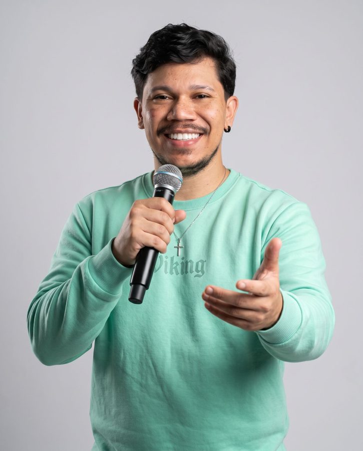 Foto de show de cantor gerada com IA — Commercial fashion portrait with performance-inspired stylin #21